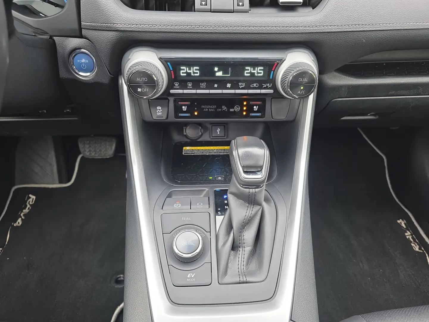 TOYOTA RAV4 2.5 FHEV - 222CP i-CVT, AWD, Echipare Lounge
