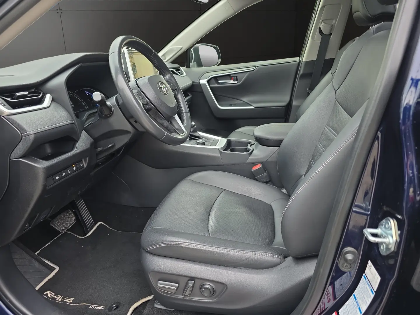 TOYOTA RAV4 2.5 FHEV - 222CP i-CVT, AWD, Echipare Lounge