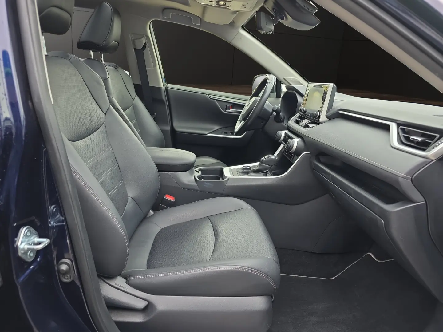 TOYOTA RAV4 2.5 FHEV - 222CP i-CVT, AWD, Echipare Lounge
