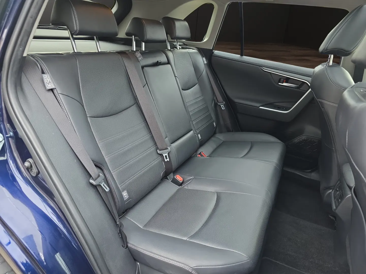 TOYOTA RAV4 2.5 FHEV - 222CP i-CVT, AWD, Echipare Lounge