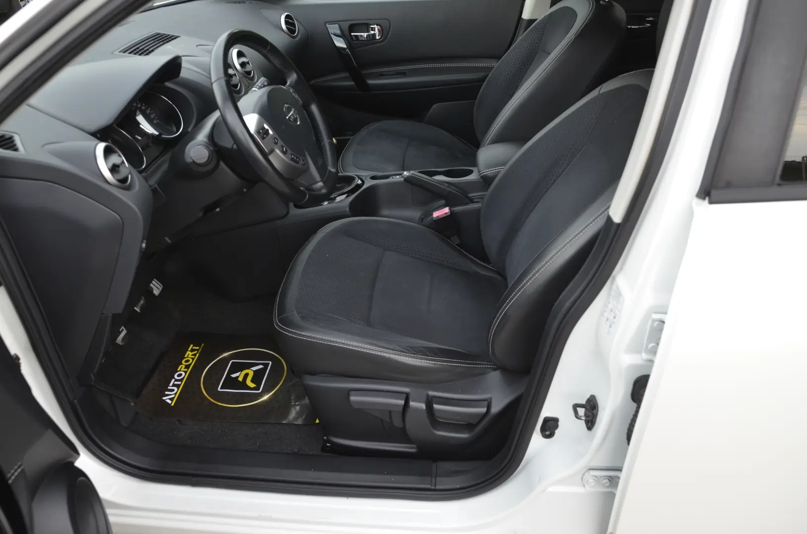 NISSAN QASHQAI 1.6 DCI TEKNA Stop/Start Connect Edition