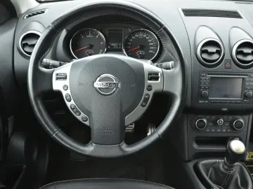 NISSAN QASHQAI 1.6 DCI TEKNA Stop/Start Connect Edition