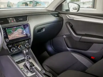 SKODA OCTAVIA 1.6 DSG
