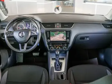 SKODA OCTAVIA 1.6 DSG