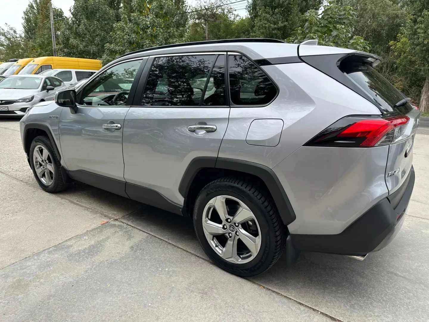 Toyota RAV4 Luxury 4x4 2.5 hybrid