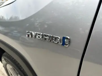 Toyota RAV4 Luxury 4x4 2.5 hybrid