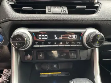 Toyota RAV4 Luxury 4x4 2.5 hybrid