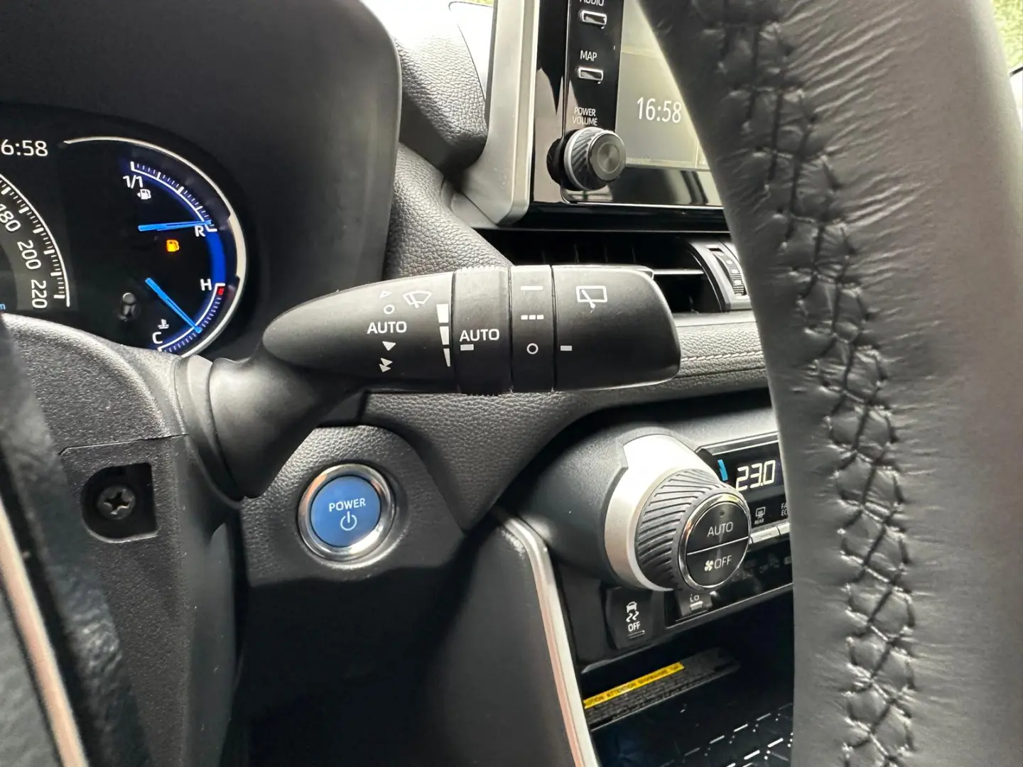 Toyota RAV4 Luxury 4x4 2.5 hybrid