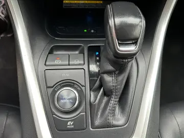 Toyota RAV4 Luxury 4x4 2.5 hybrid