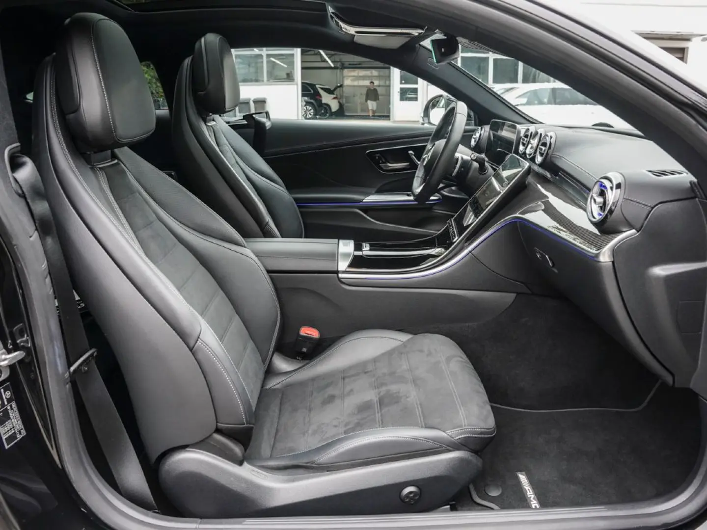 CLE 300 4M COUPE AMG-LINE PANO CARBON DISTRONIC