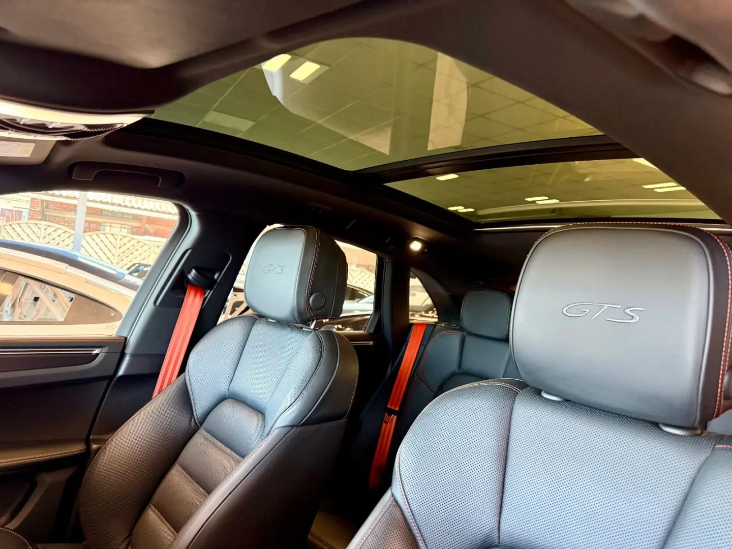 Macan GTS Panorama/AHK/SportChrono/21Zoll/360