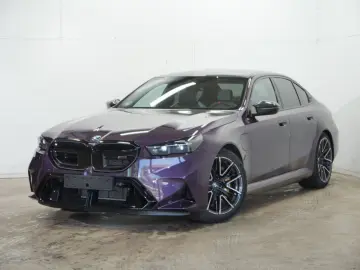 M5 Limousine Individual Daytonaviolett    Driver