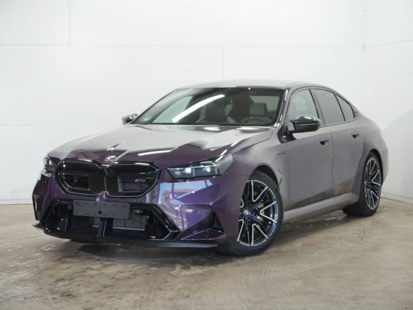 M5 Limousine Individual Daytonaviolett ///Driver