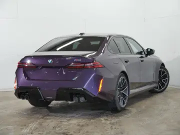 M5 Limousine Individual Daytonaviolett ///Driver
