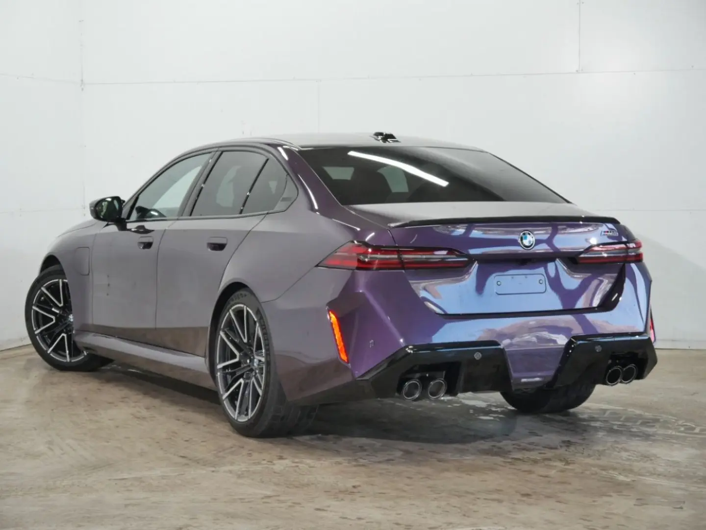 M5 Limousine Individual Daytonaviolett ///Driver