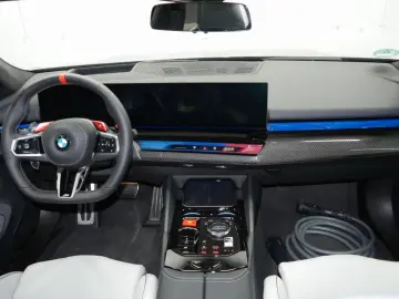 M5 Limousine Individual Daytonaviolett ///Driver