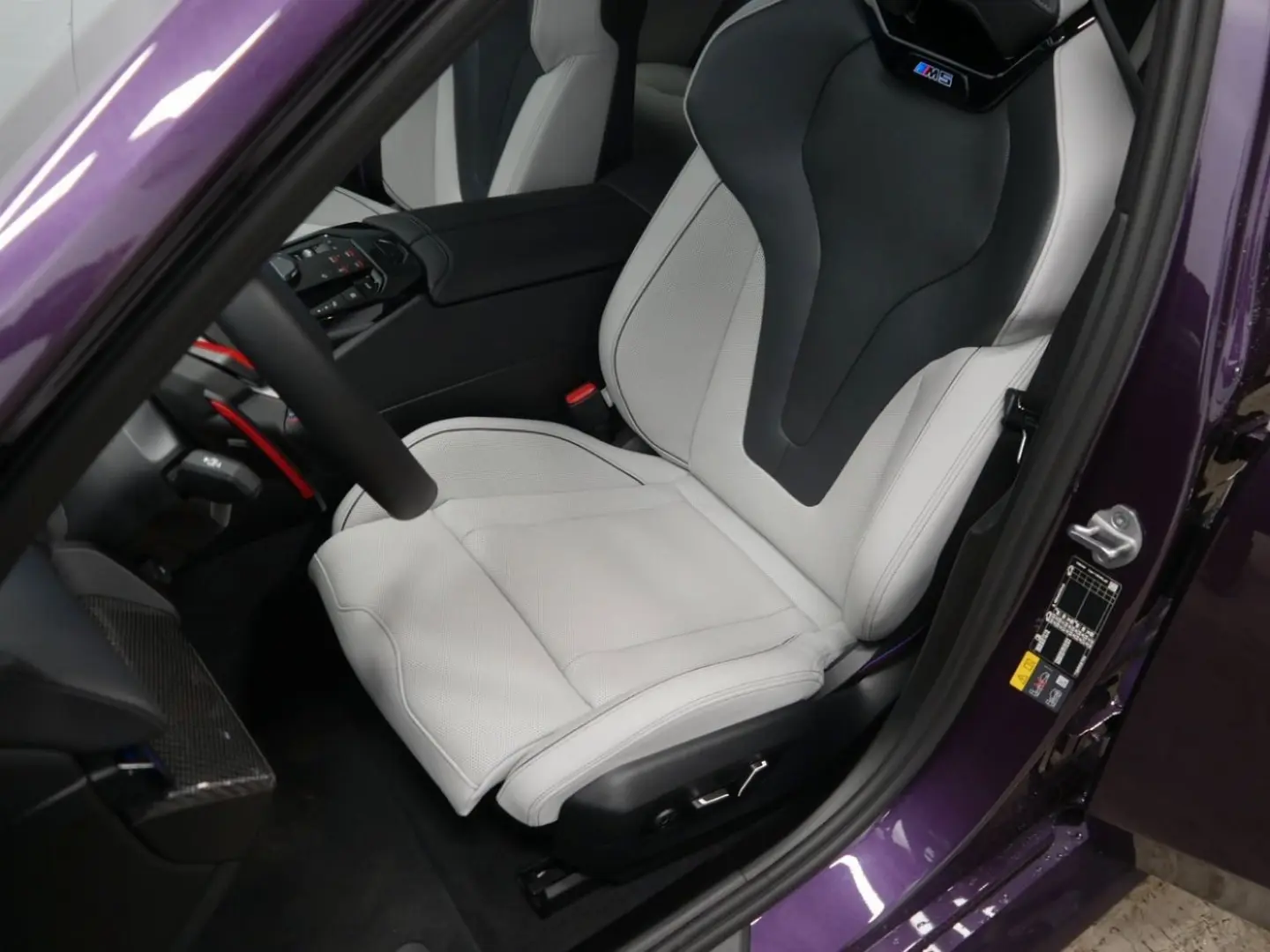 M5 Limousine Individual Daytonaviolett ///Driver