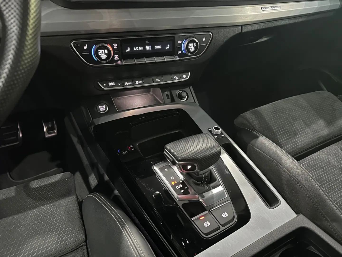 Q5 40 TDI quattro S line /KAMERA / AHK / LEDER
