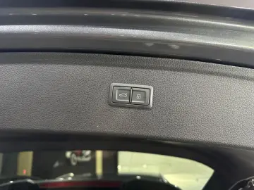 Q5 40 TDI quattro S line /KAMERA / AHK / LEDER