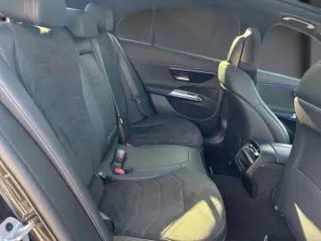 E 300 e 4M AMG Panorama DC-Laden Night Distr.