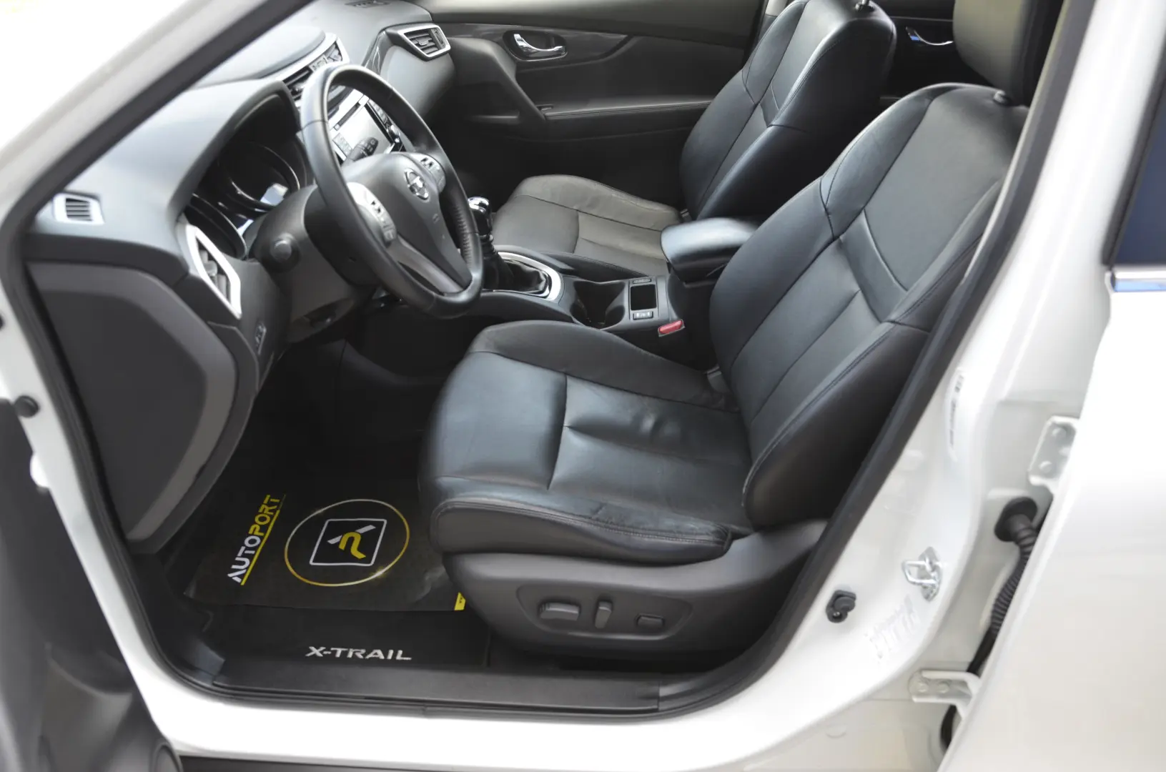 NISSAN X-TRAIL 1.6 DCI TEKNA 7 LOCURI
