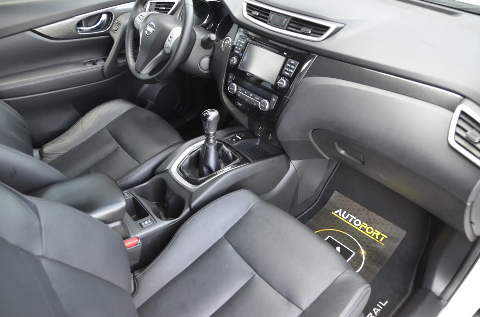 NISSAN X-TRAIL 1.6 DCI TEKNA 7 LOCURI