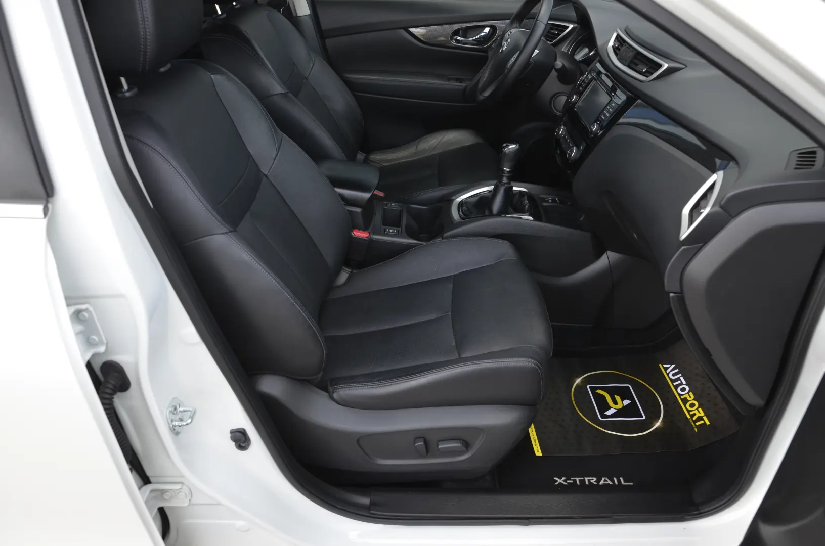 NISSAN X-TRAIL 1.6 DCI TEKNA 7 LOCURI