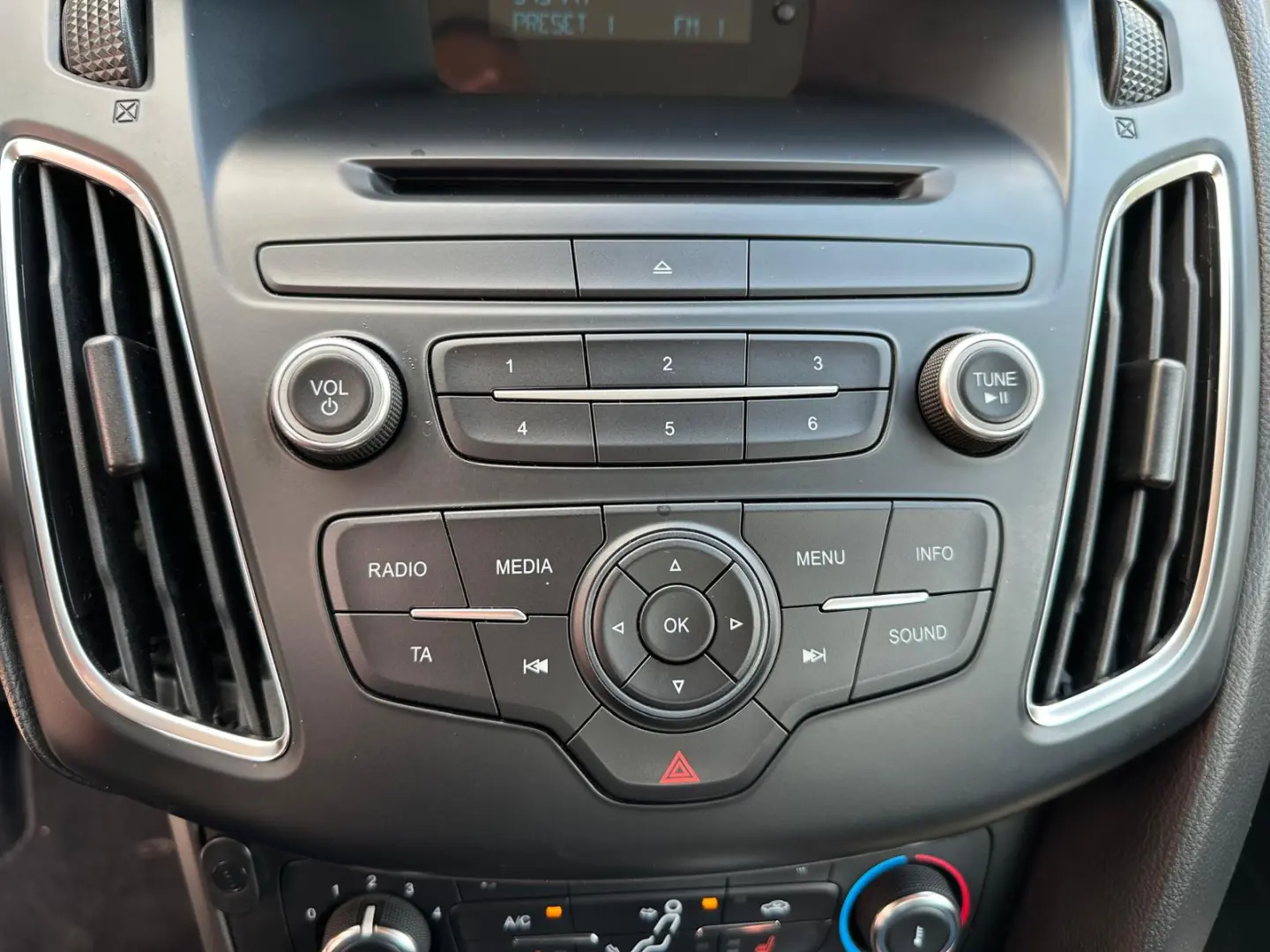 Ford Focus Trend 1.5 Tdci 120 CP cutie automata