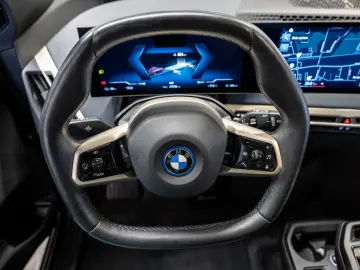 iX M60 PANO AHK HUD 360° LASER LED SITZBELÜFTUNG