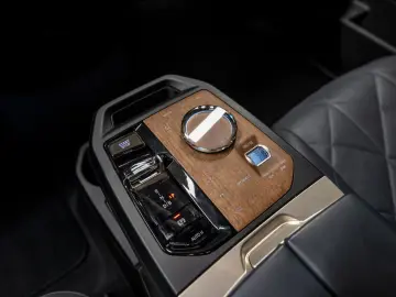 iX M60 PANO AHK HUD 360° LASER LED SITZBELÜFTUNG