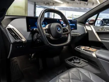 iX M60 PANO AHK HUD 360° LASER LED SITZBELÜFTUNG