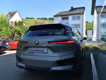 iX xDrive50 Sportpaket HK HiFi DAB Aktivlenkung
