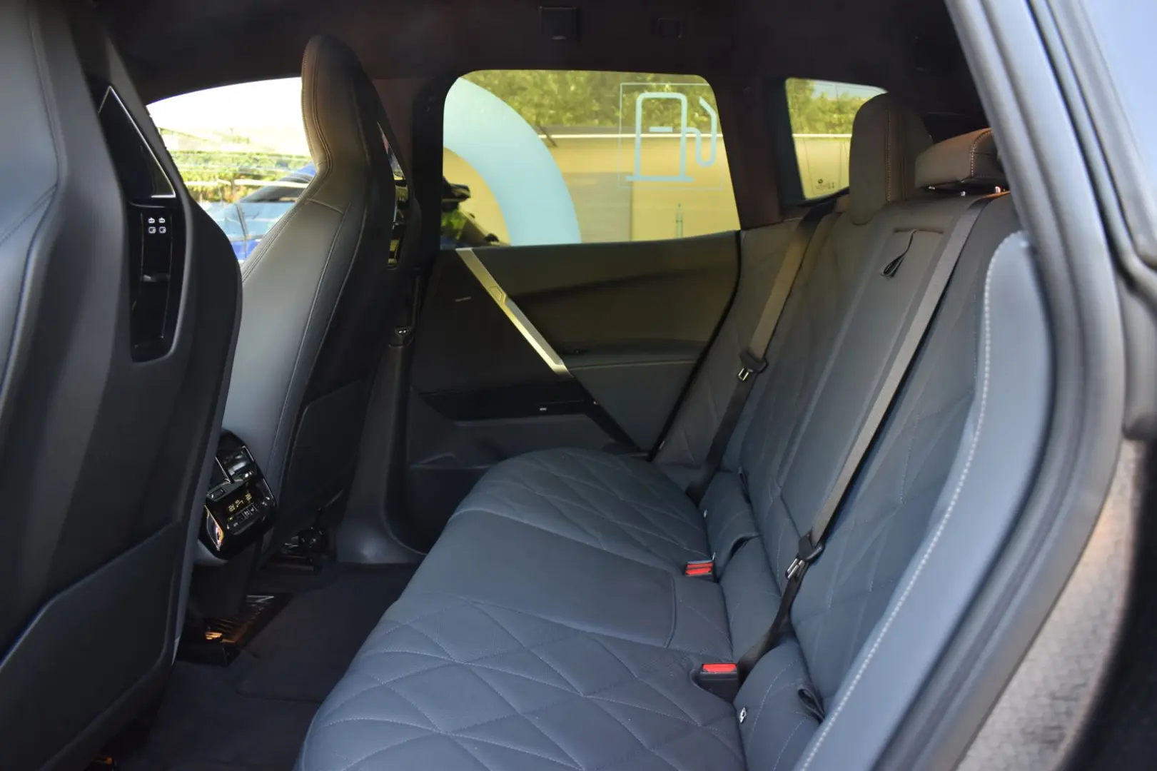 iX xDrive50 Sportpaket HK HiFi DAB Aktivlenkung