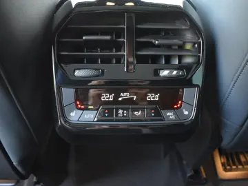 iX xDrive50 Sportpaket HK HiFi DAB Aktivlenkung