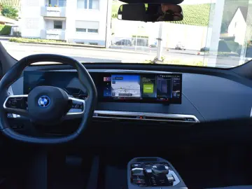 iX xDrive50 Sportpaket HK HiFi DAB Aktivlenkung