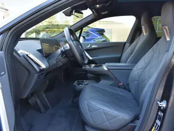 iX xDrive50 Sportpaket HK HiFi DAB Aktivlenkung