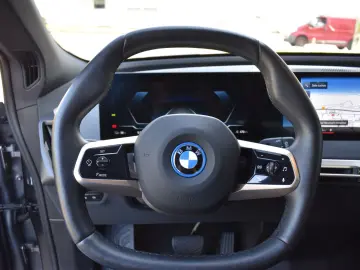 iX xDrive50 Sportpaket HK HiFi DAB Aktivlenkung