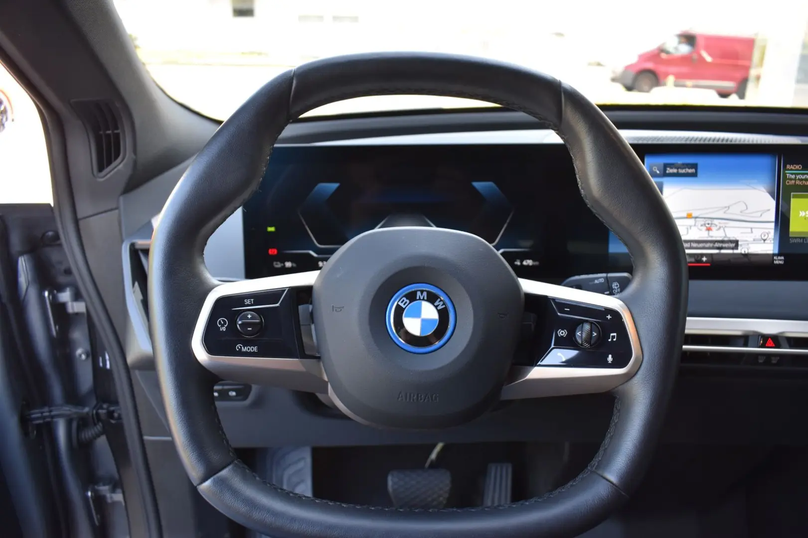iX xDrive50 Sportpaket HK HiFi DAB Aktivlenkung