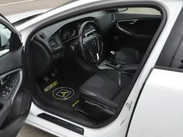 Volvo v 40 D3 Momentum