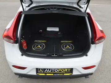 Volvo v 40 D3 Momentum