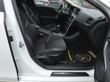 Volvo v 40 D3 Momentum