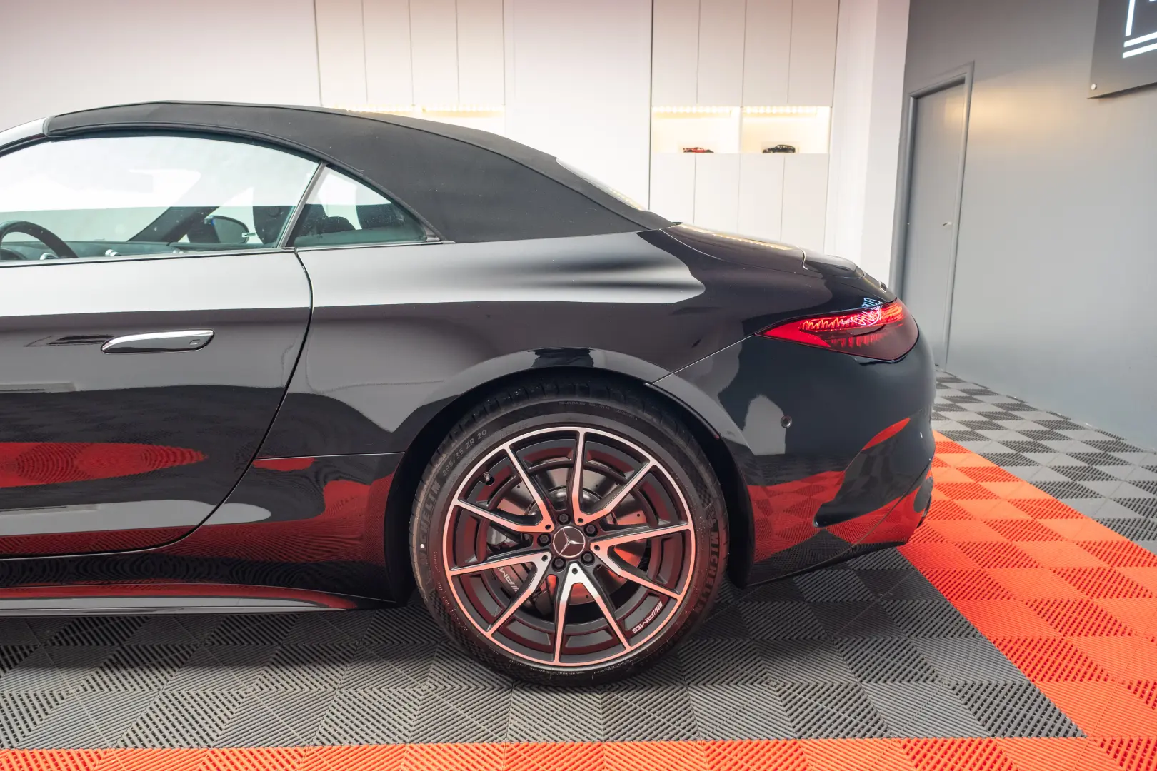 Mercedes Benz SL 43 AMG