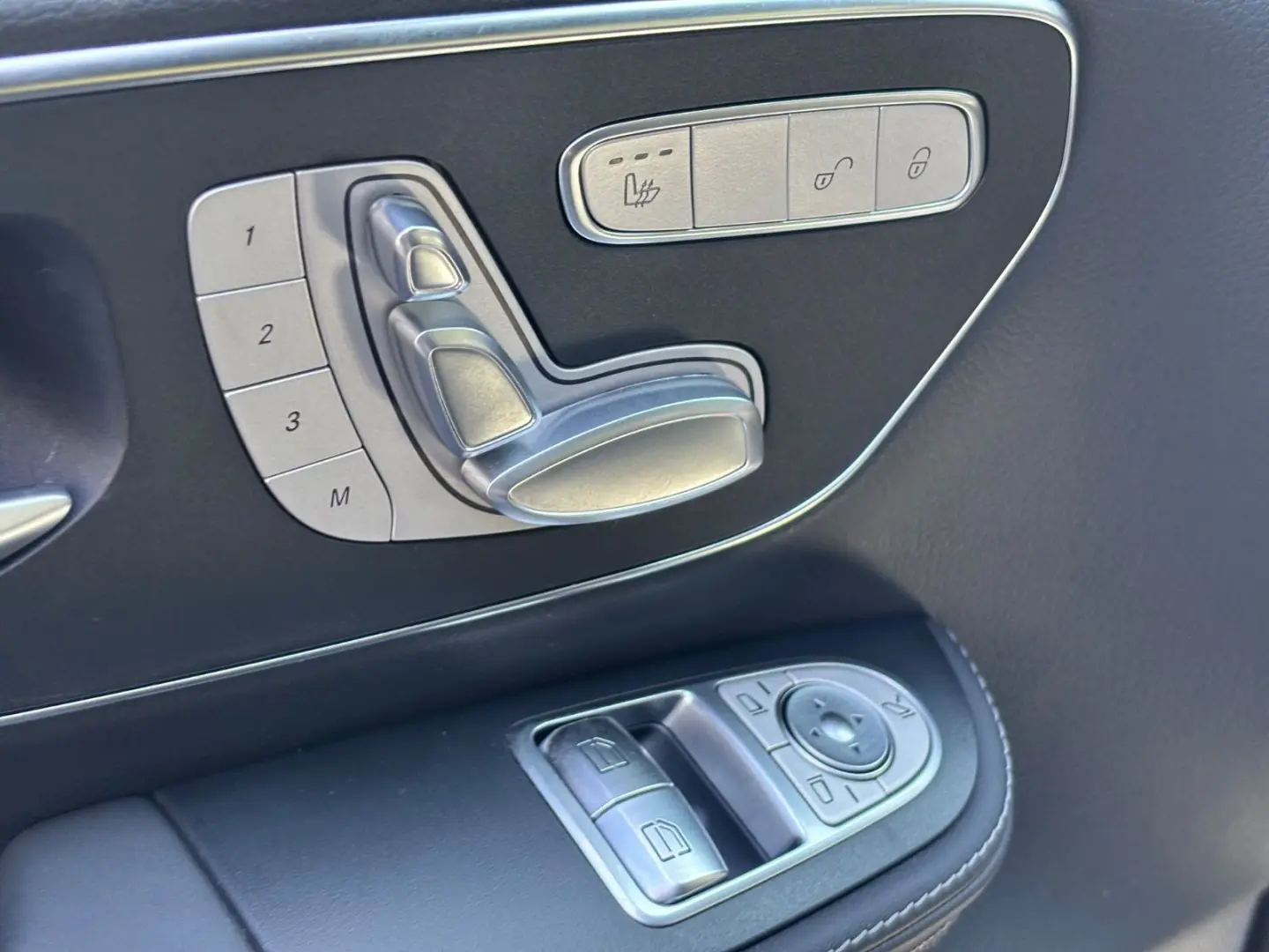 V300d 4MATIC EXCLUSIVE lang AHK AeroKit AMG MBUX