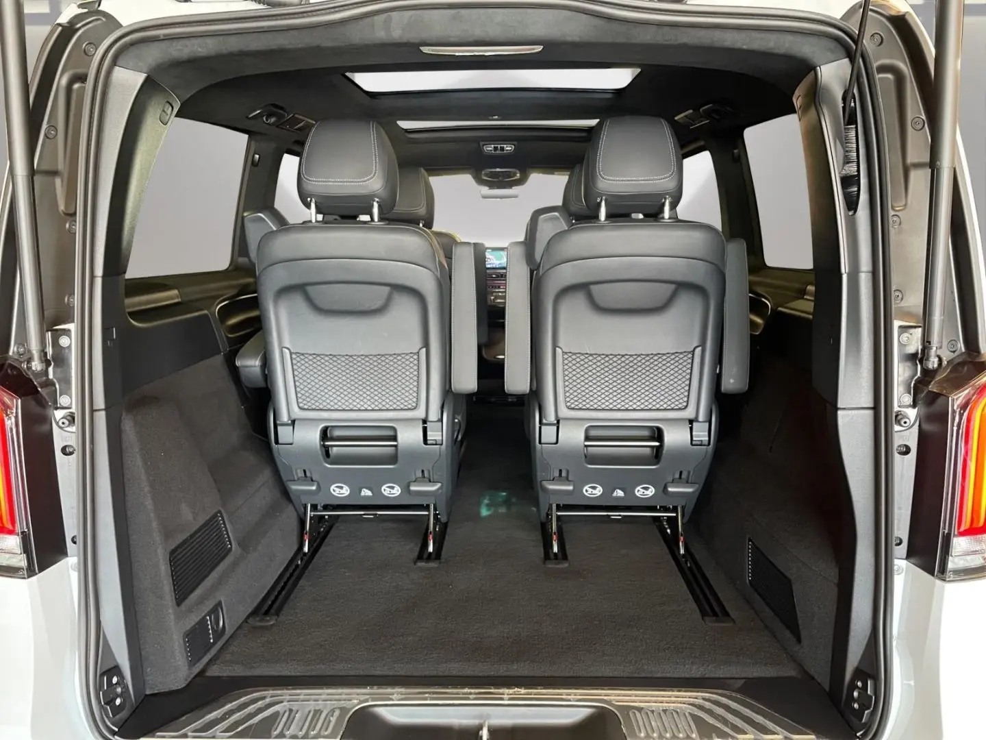 V 300 d 4M EXCLUSIVE LANG 6 SITZ DISTR AHK BURM
