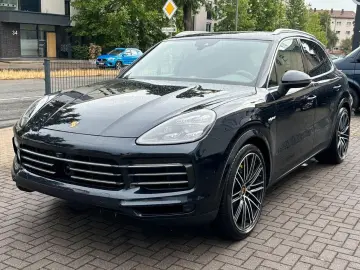 Cayenne E-Hybrid Pano Luft 22Zoll AHK 360Kamera