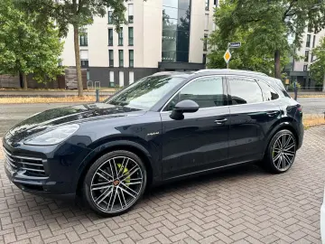 Cayenne E-Hybrid*Pano*Luft*22Zoll*AHK*360Kamera*