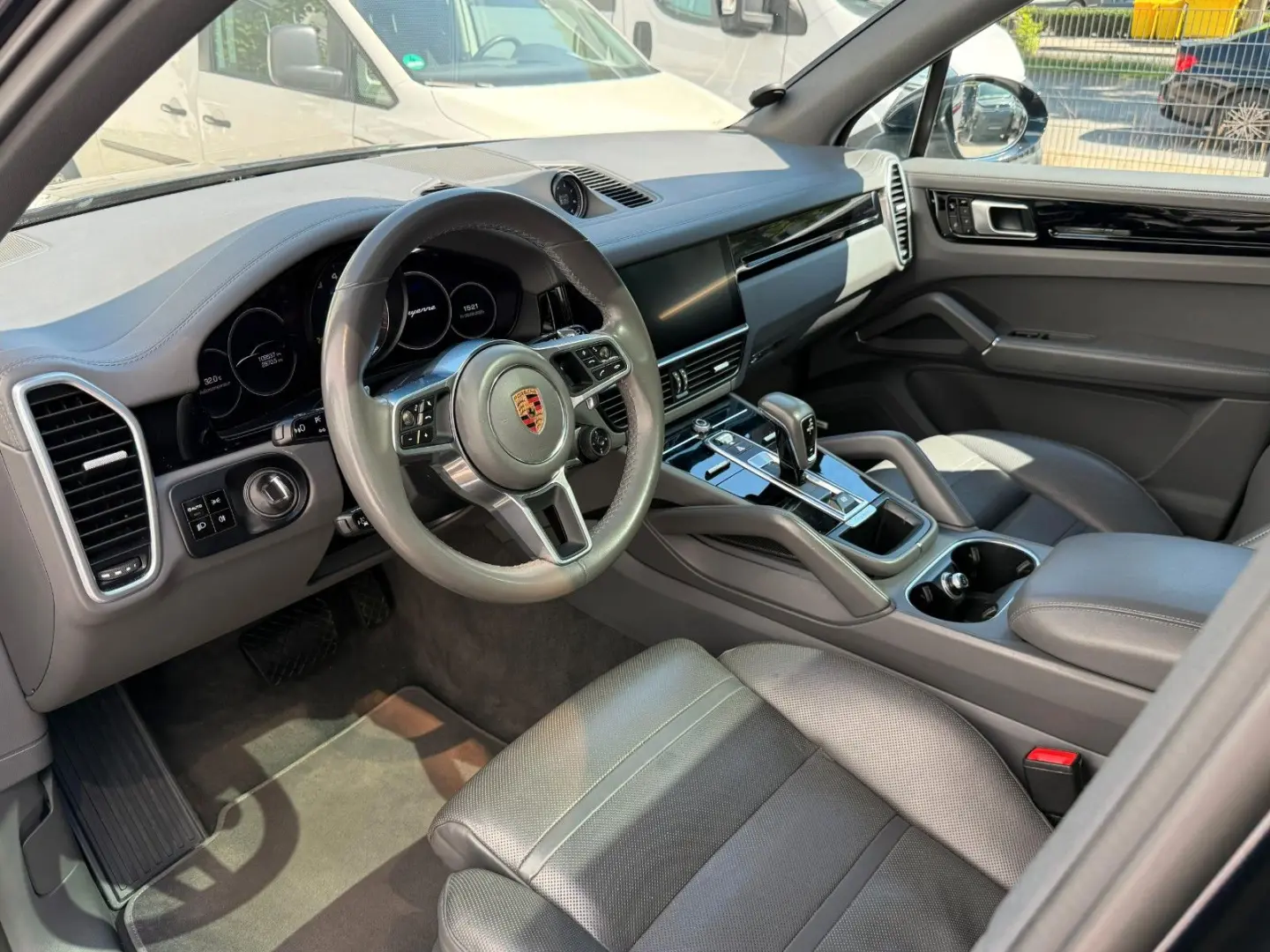 Cayenne E-Hybrid*Pano*Luft*22Zoll*AHK*360Kamera*