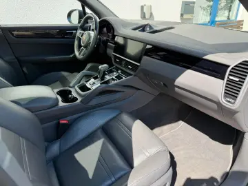 Cayenne E-Hybrid*Pano*Luft*22Zoll*AHK*360Kamera*