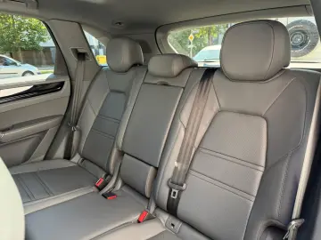 Cayenne E-Hybrid*Pano*Luft*22Zoll*AHK*360Kamera*