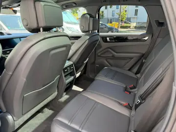 Cayenne E-Hybrid*Pano*Luft*22Zoll*AHK*360Kamera*